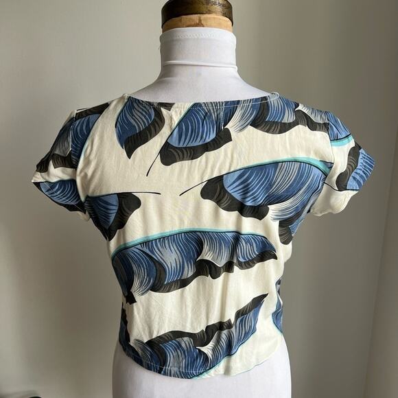 ANTHROPOLOGIE RYDER BLUE FEATHER PRINT CROPPED T SHIRT XS - Picture 4 of 7
